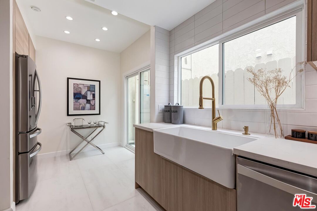 2405 34th St Unit: 27