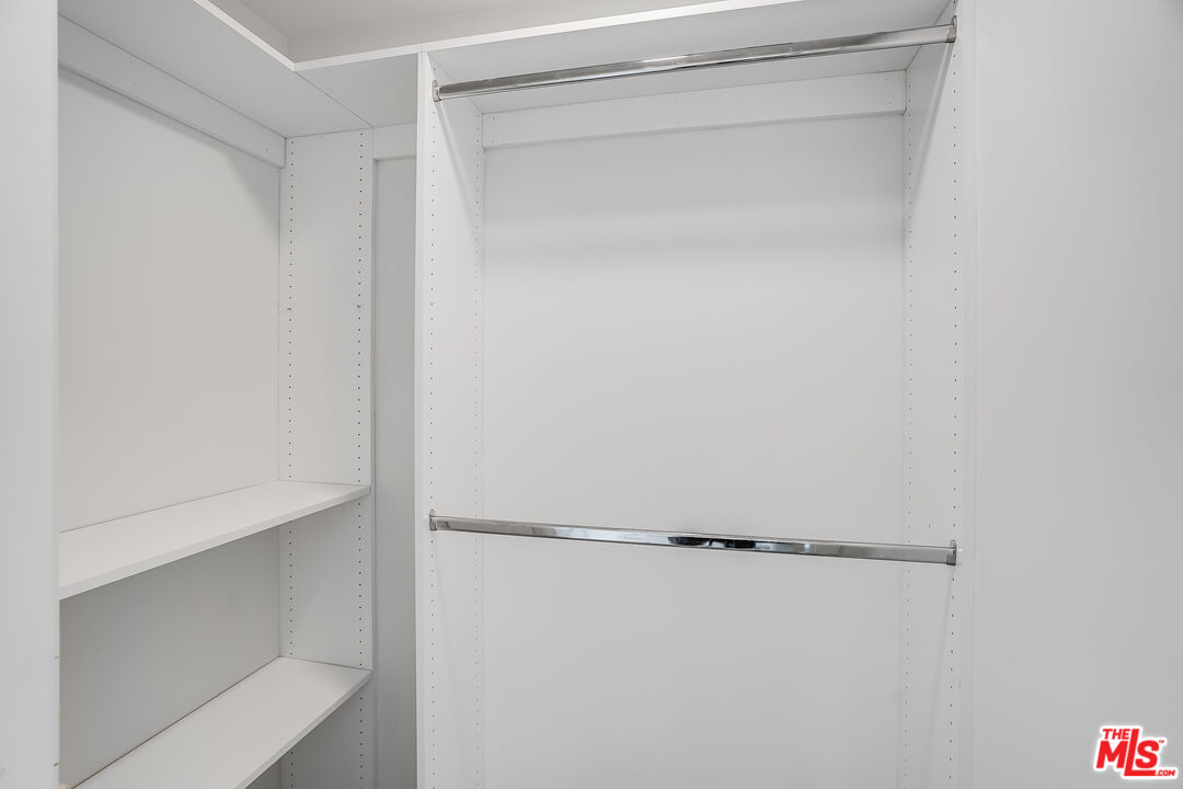 1021 S Shenandoah St Unit: 202