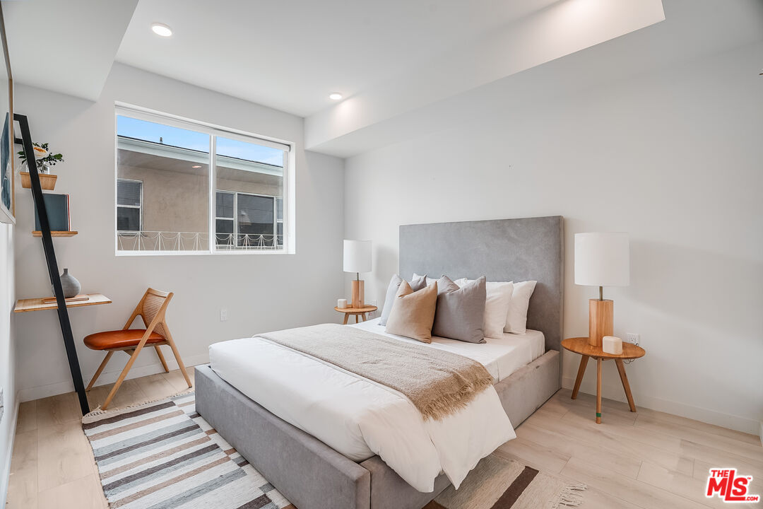 1021 S Shenandoah St Unit: 202