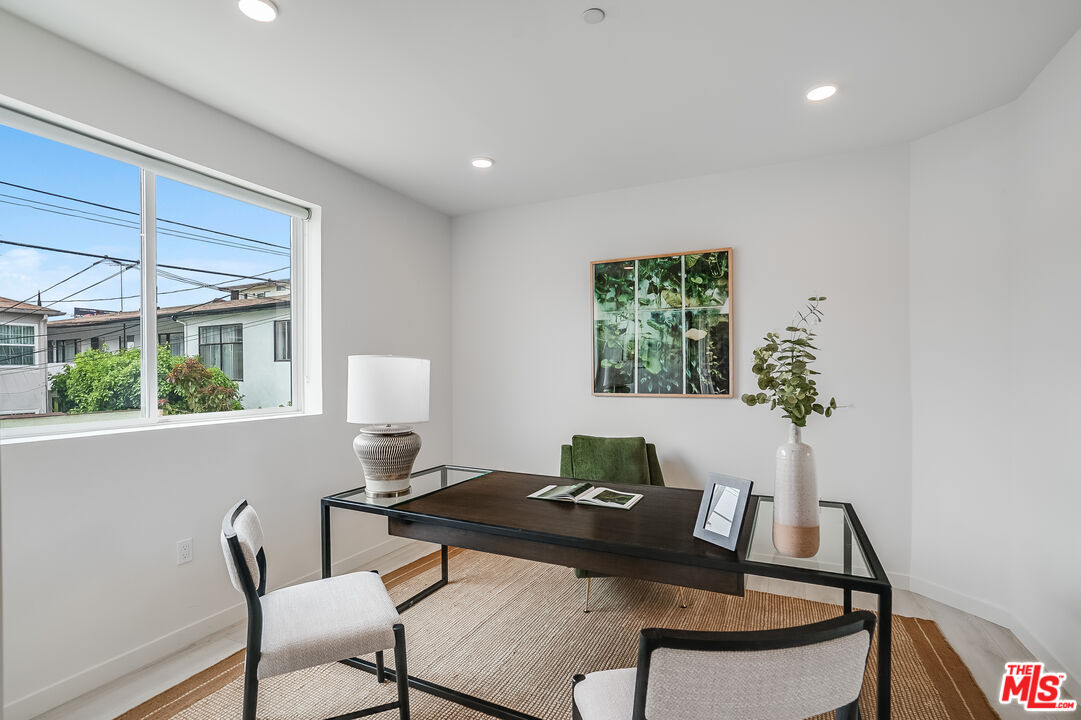 1021 S Shenandoah St Unit: 202