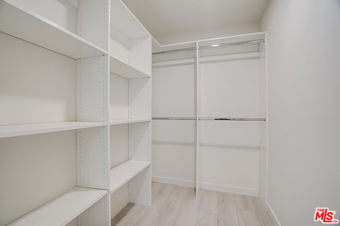 1021 S Shenandoah St Unit: 202