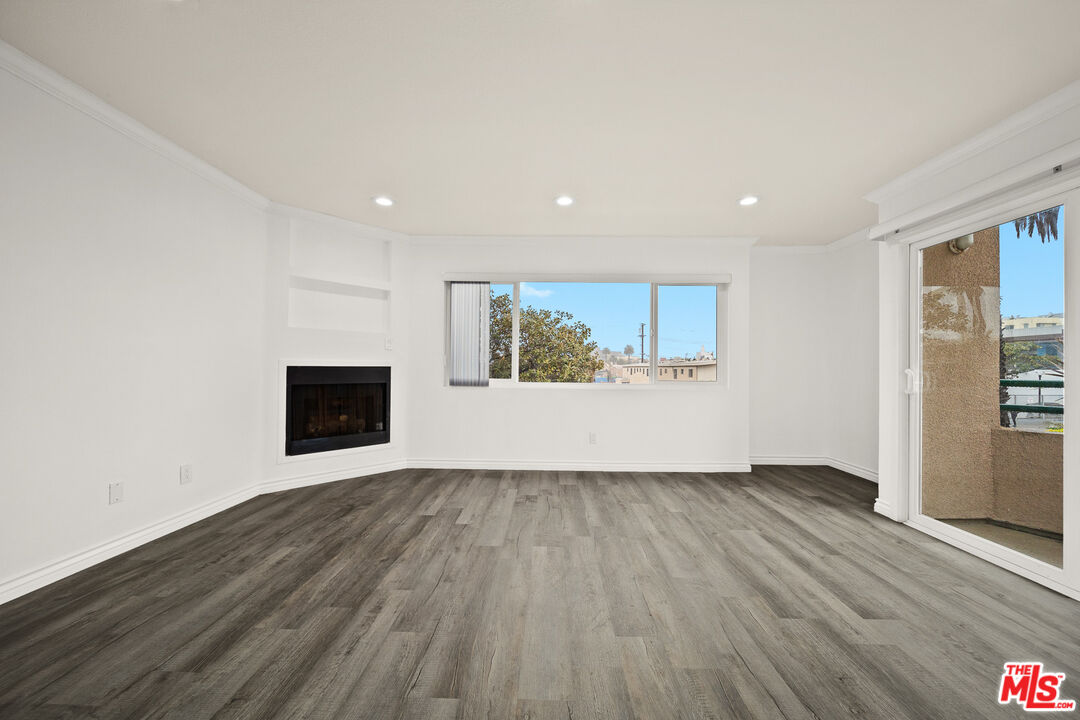 1527 9th St Unit: 201