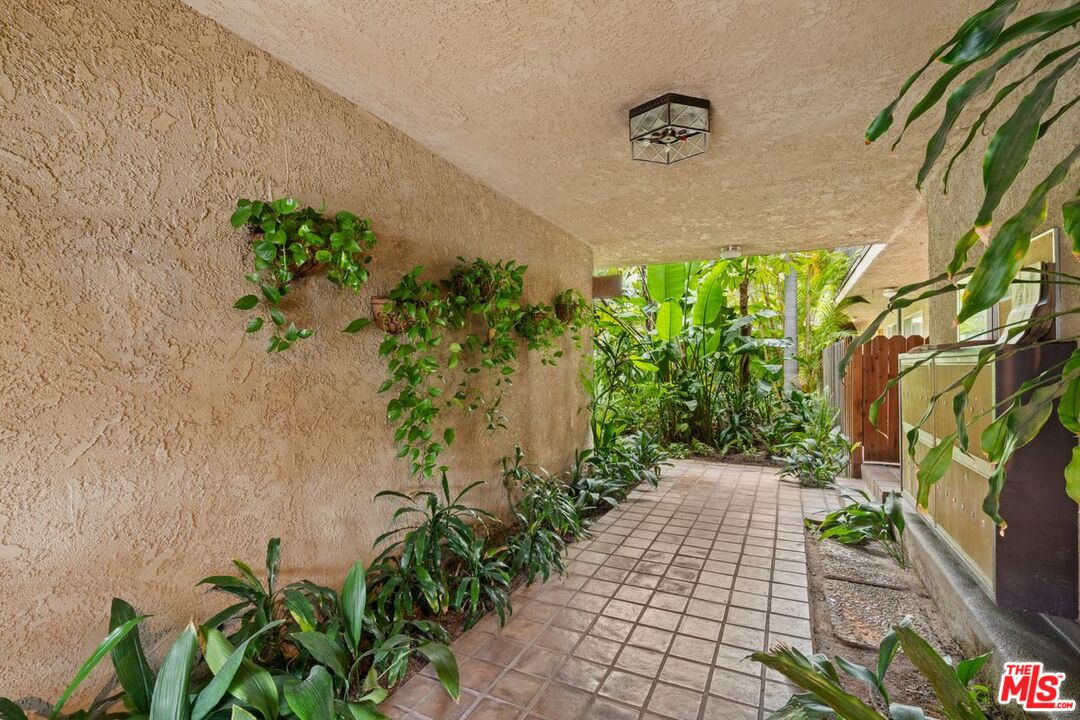 1414 N Fairfax Ave Unit: 108