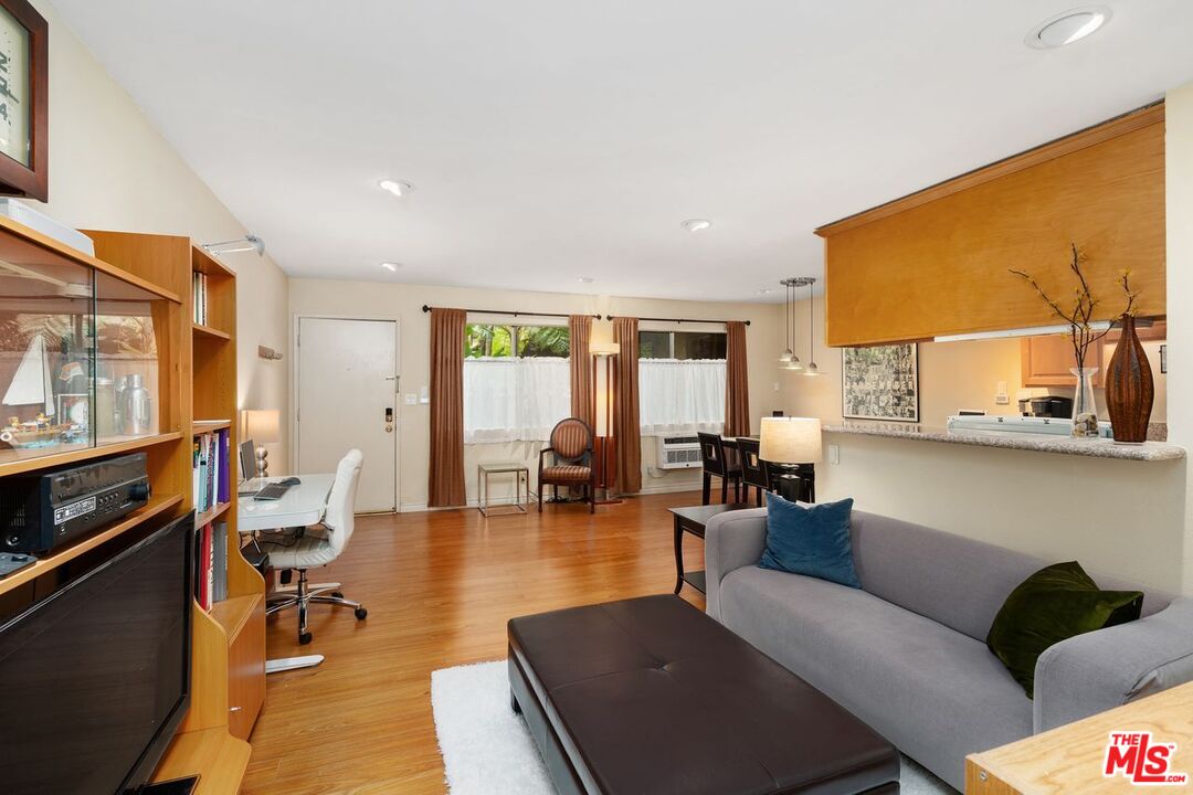 1414 N Fairfax Ave Unit: 108