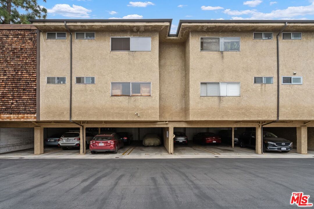 1414 N Fairfax Ave Unit: 108