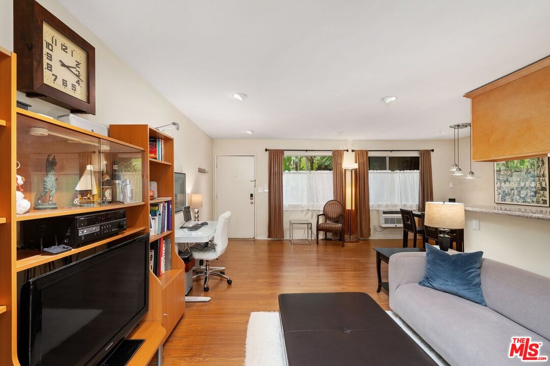 1414 N Fairfax Ave Unit: 108