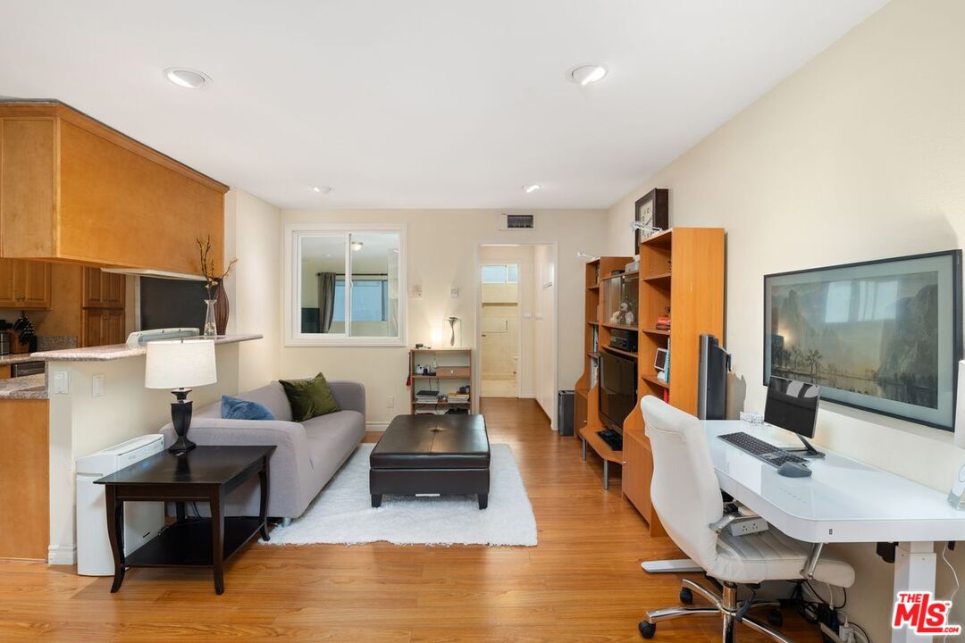 1414 N Fairfax Ave Unit: 108