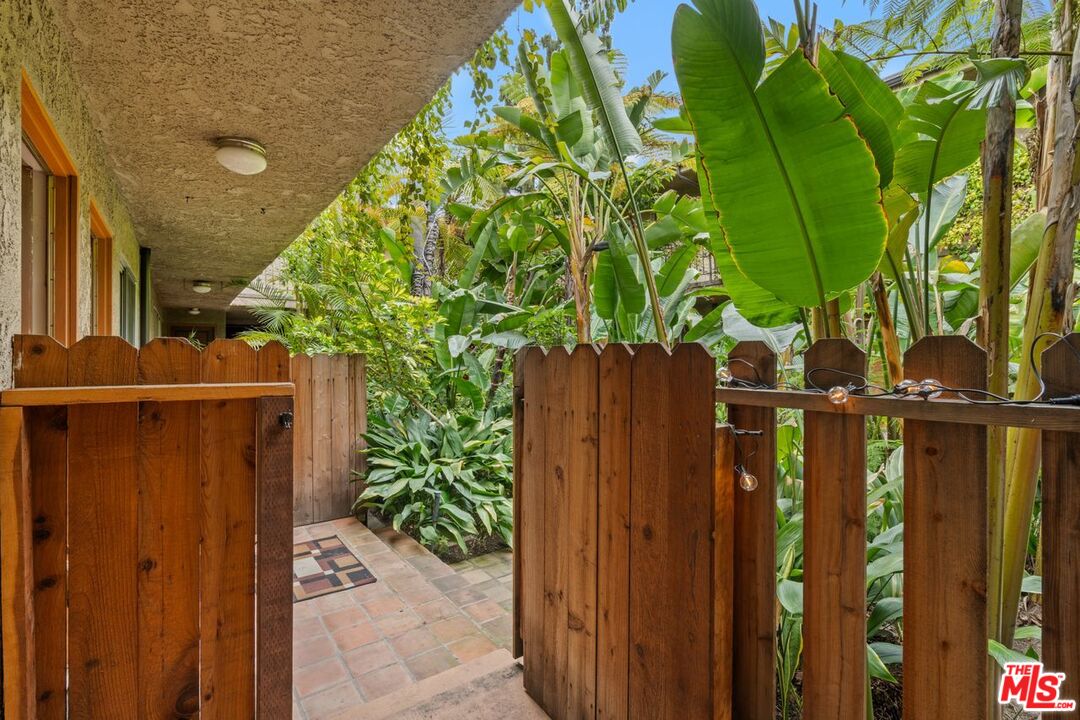 1414 N Fairfax Ave Unit: 108