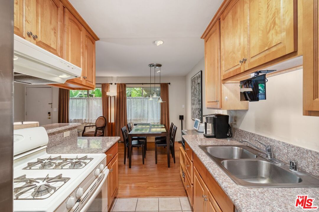 1414 N Fairfax Ave Unit: 108