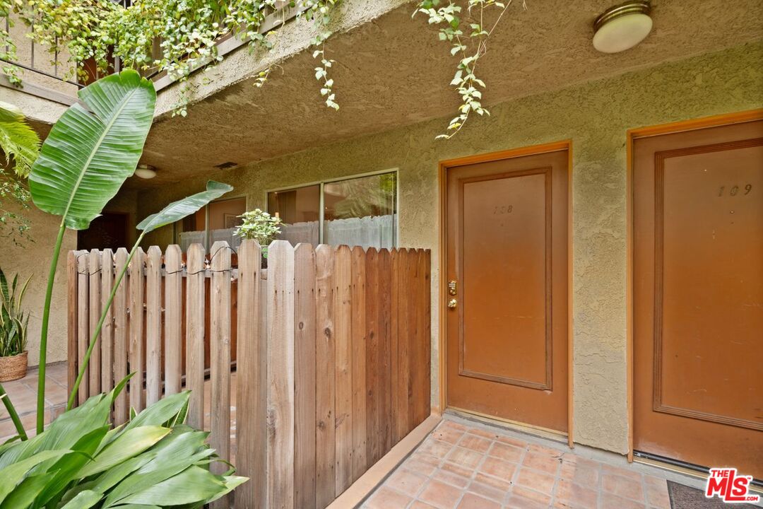 1414 N Fairfax Ave Unit: 108