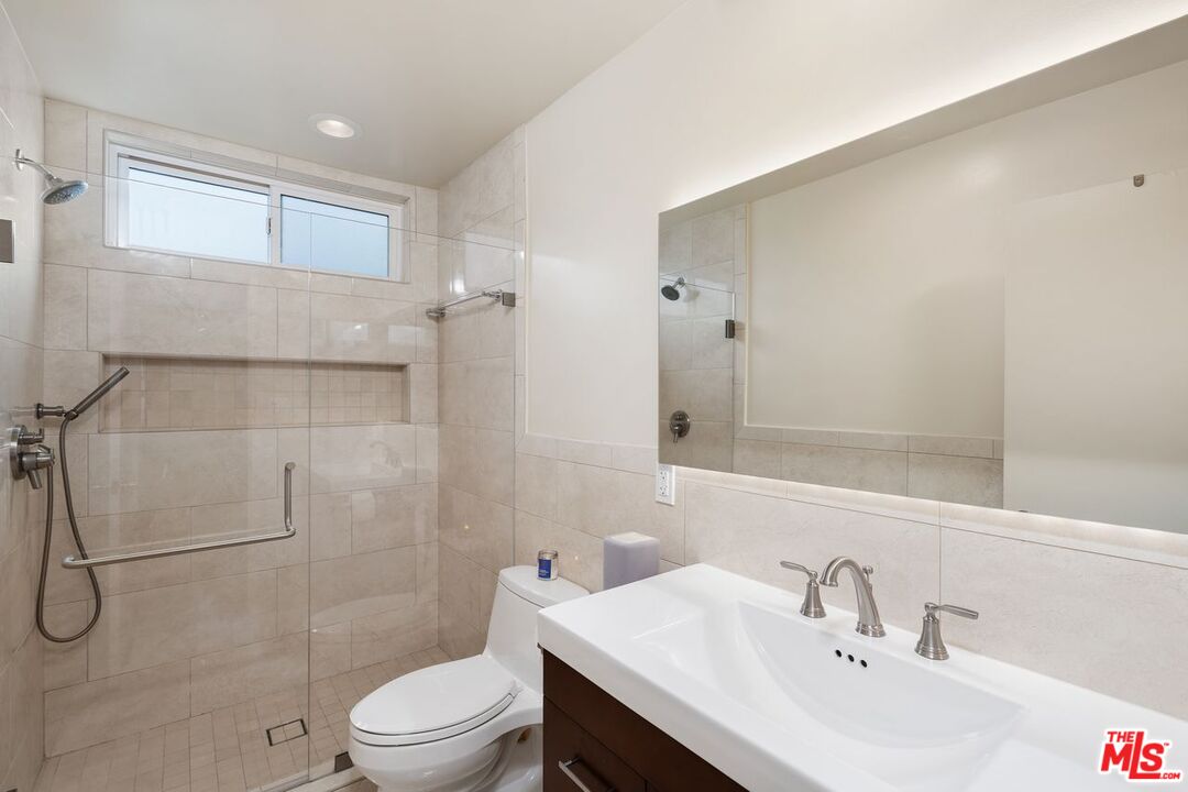 1414 N Fairfax Ave Unit: 108