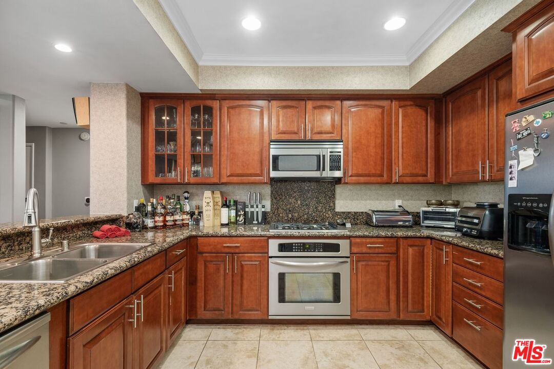 4237 Longridge Ave Unit: 304
