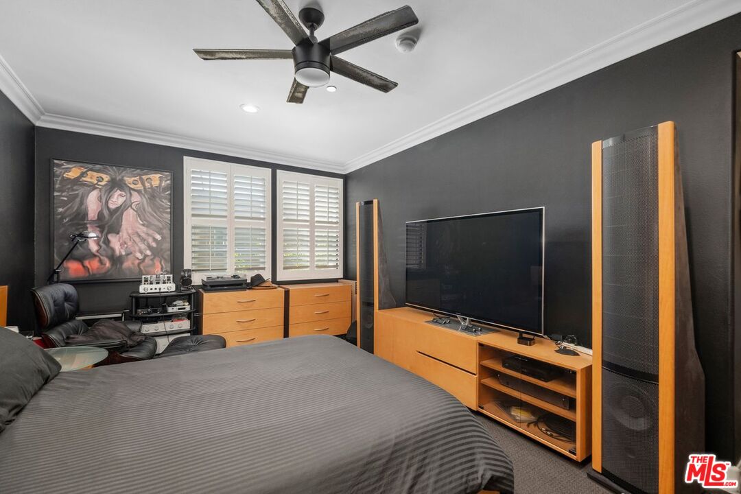 4237 Longridge Ave Unit: 304
