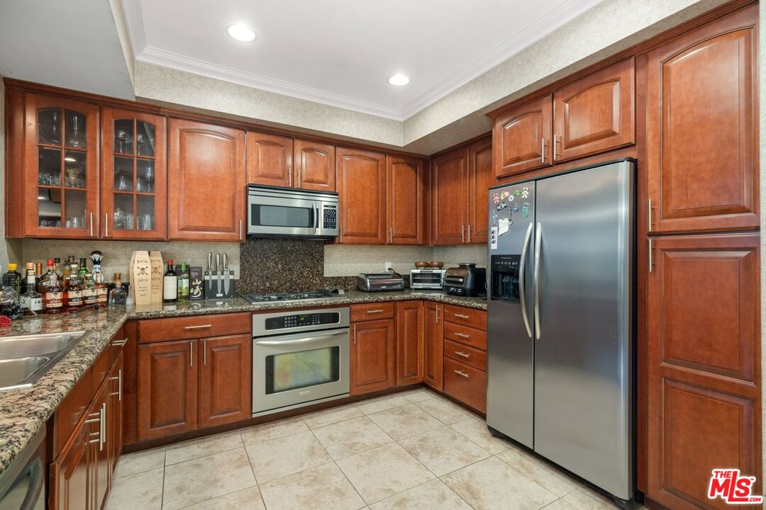 4237 Longridge Ave Unit: 304