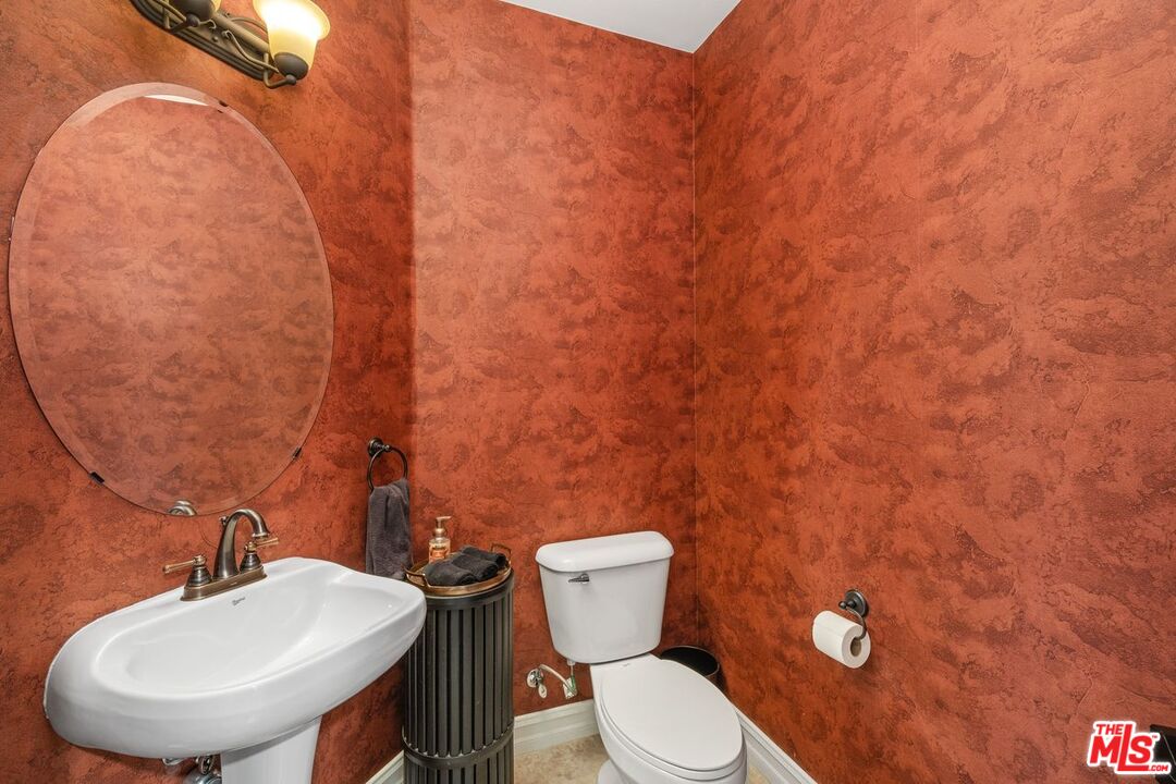 4237 Longridge Ave Unit: 304