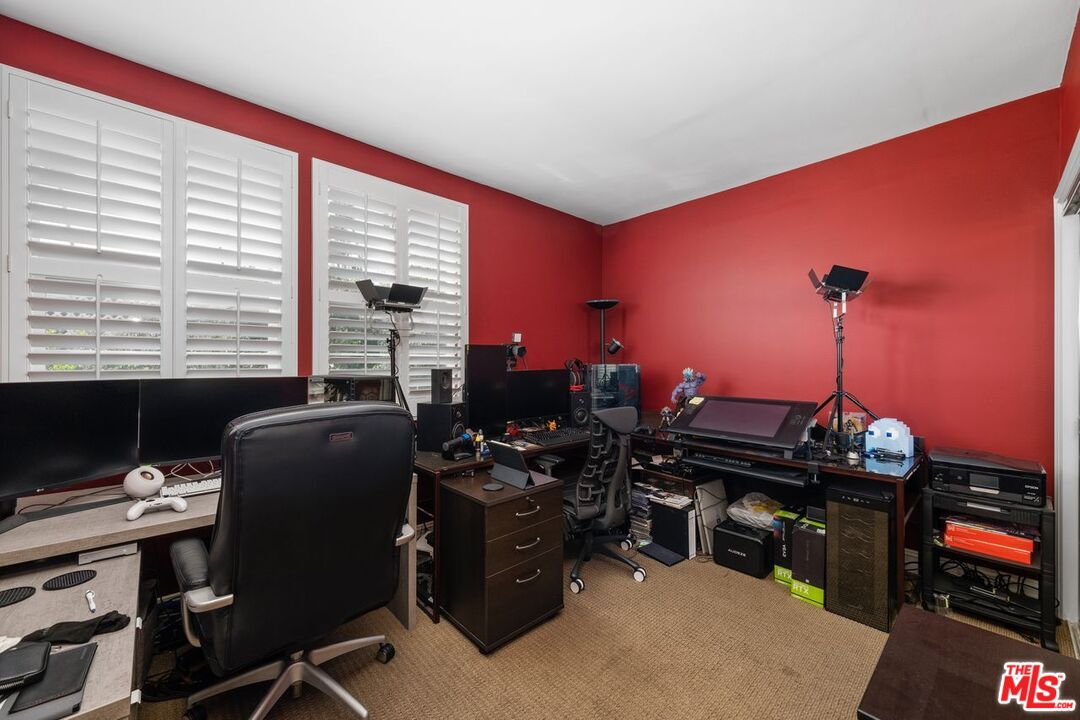 4237 Longridge Ave Unit: 304