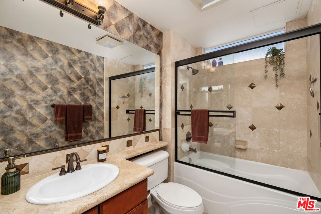 4237 Longridge Ave Unit: 304