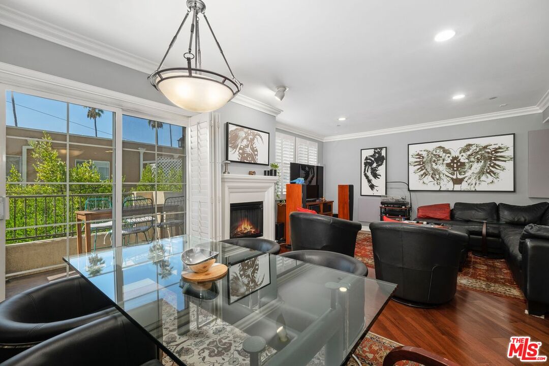 4237 Longridge Ave Unit: 304