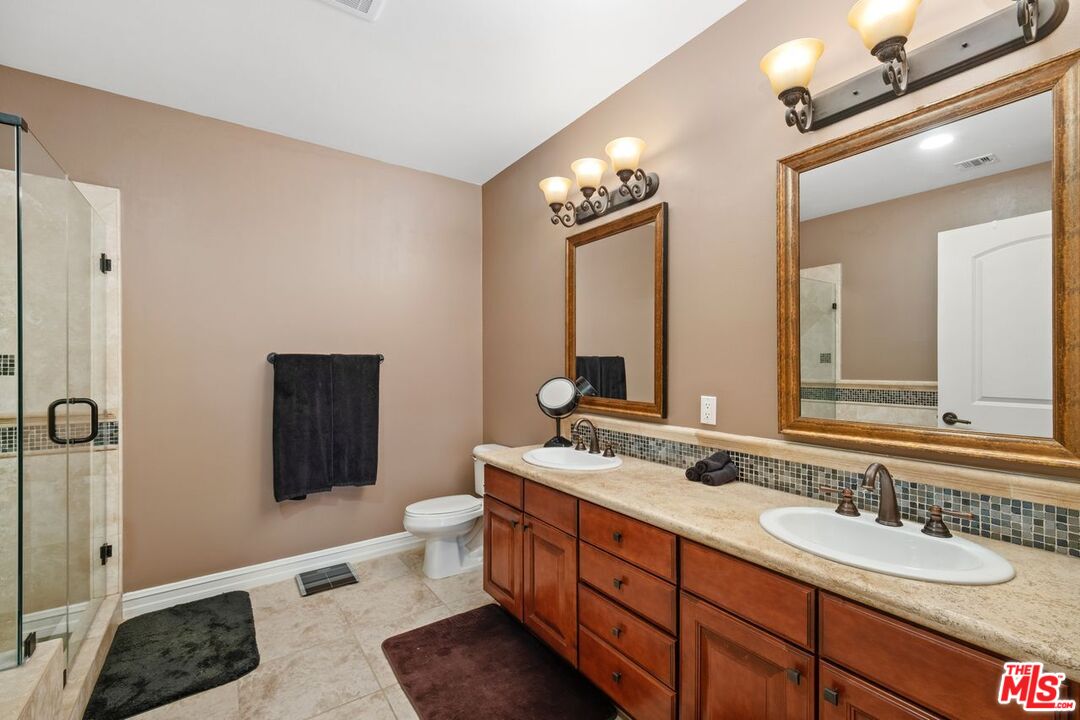4237 Longridge Ave Unit: 304