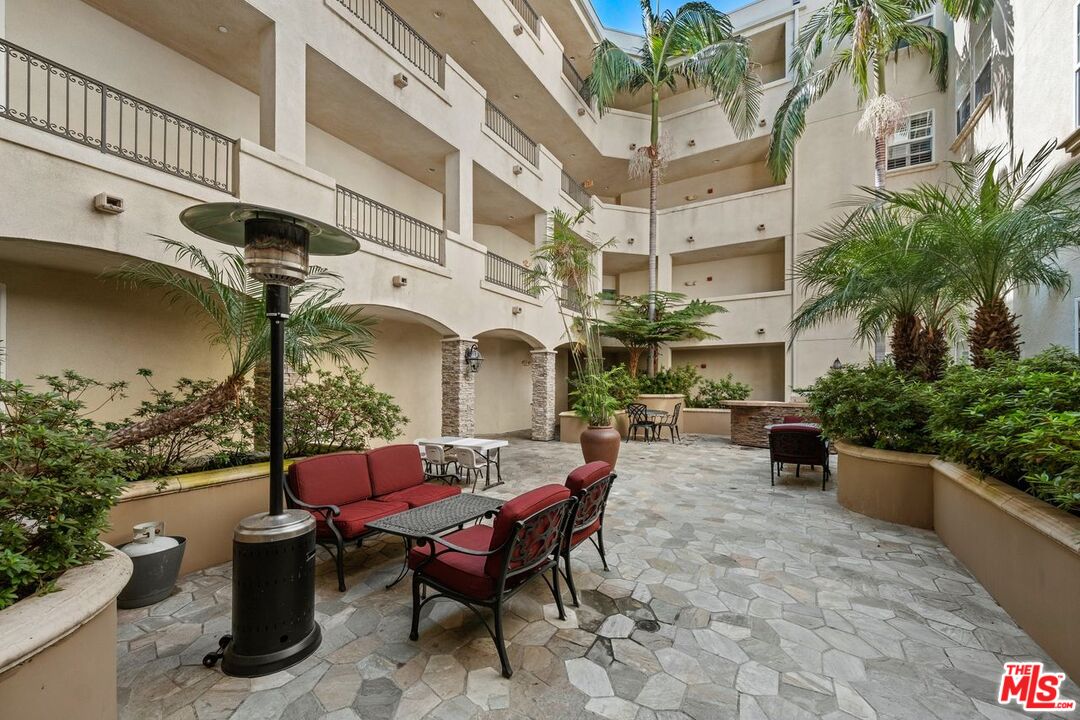 4237 Longridge Ave Unit: 304