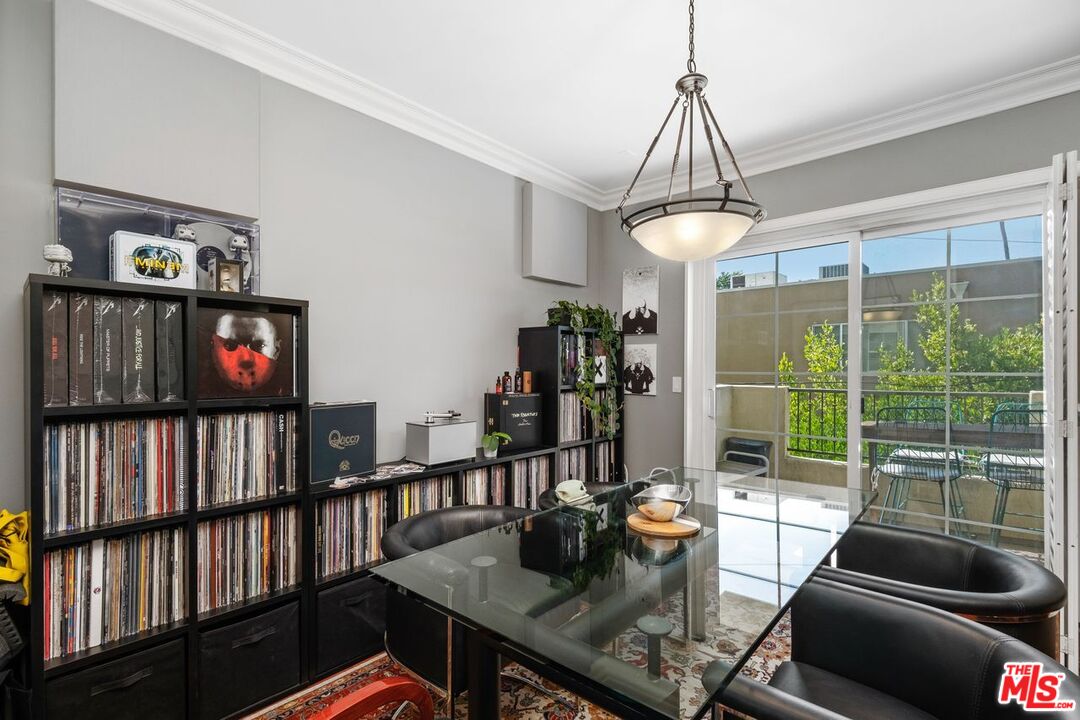 4237 Longridge Ave Unit: 304