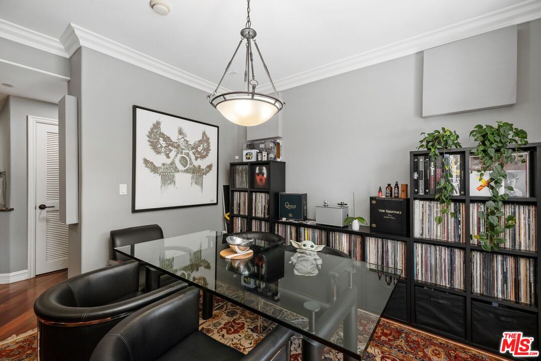 4237 Longridge Ave Unit: 304