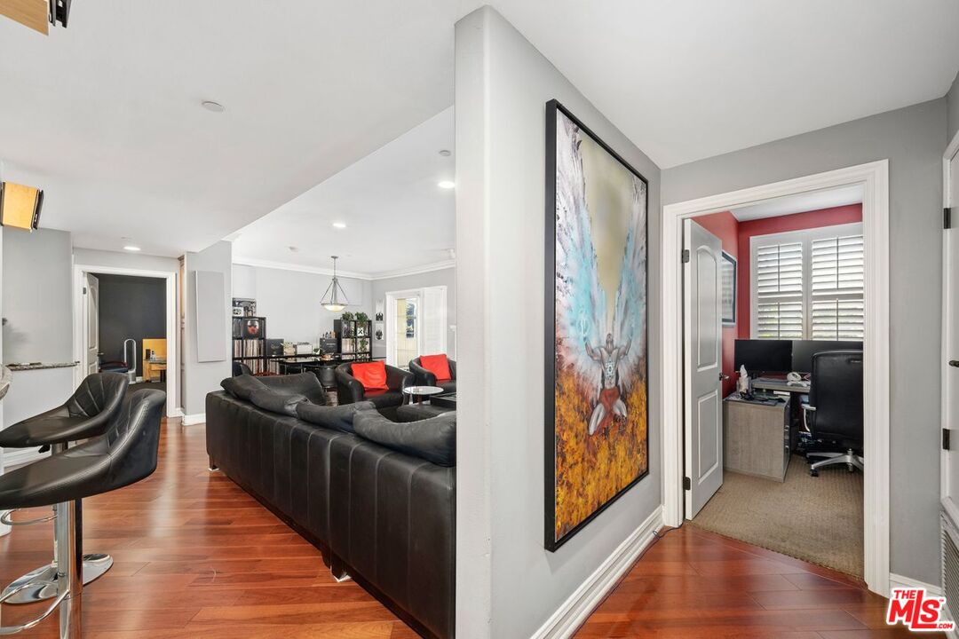 4237 Longridge Ave Unit: 304
