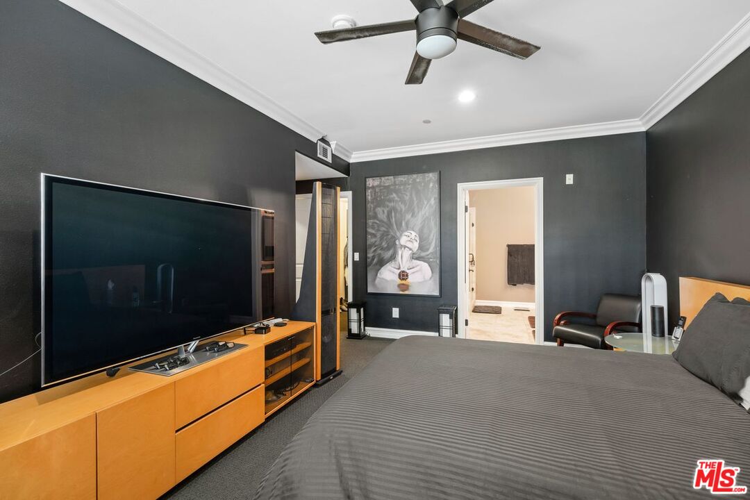4237 Longridge Ave Unit: 304