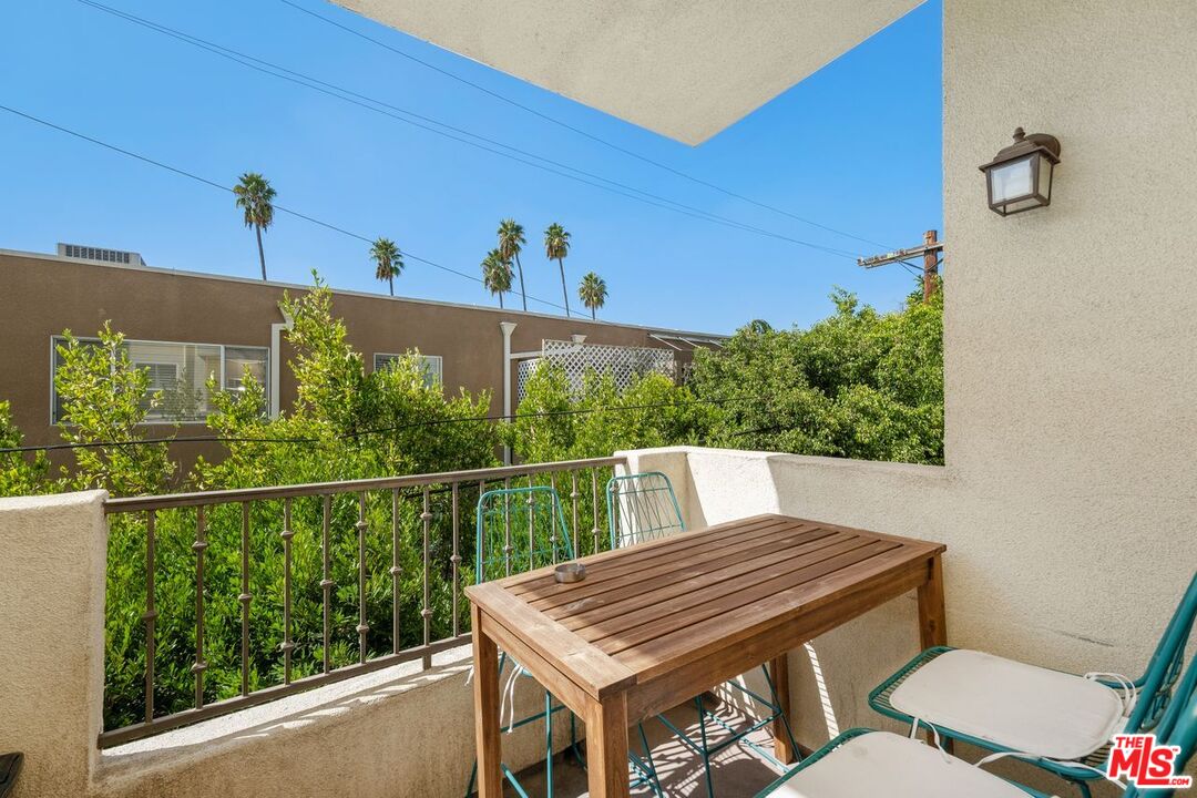 4237 Longridge Ave Unit: 304