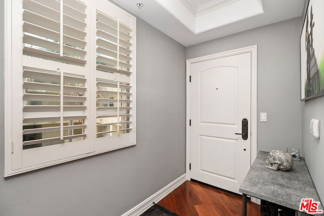 4237 Longridge Ave Unit: 304