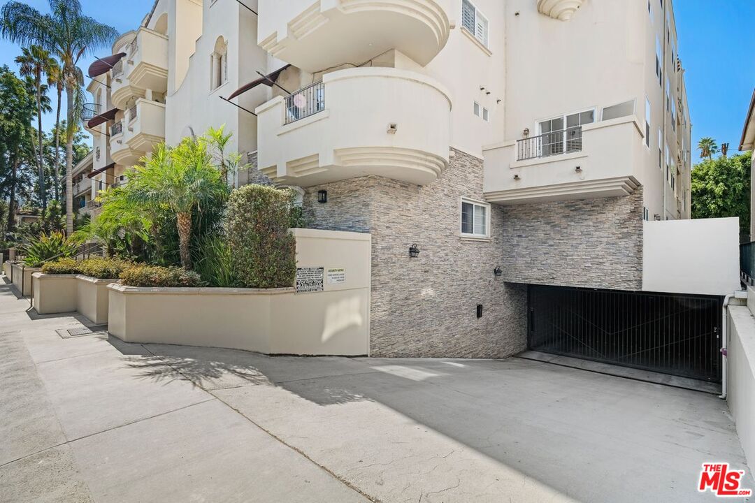 4237 Longridge Ave Unit: 304