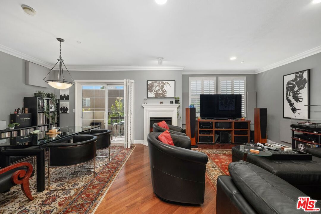 4237 Longridge Ave Unit: 304