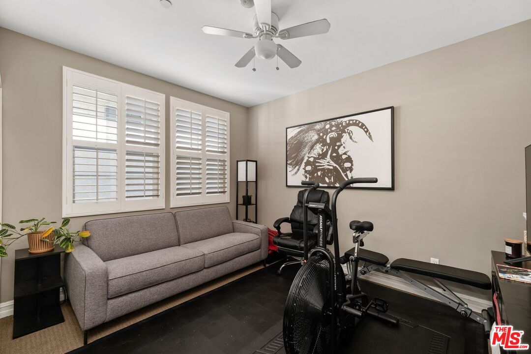 4237 Longridge Ave Unit: 304