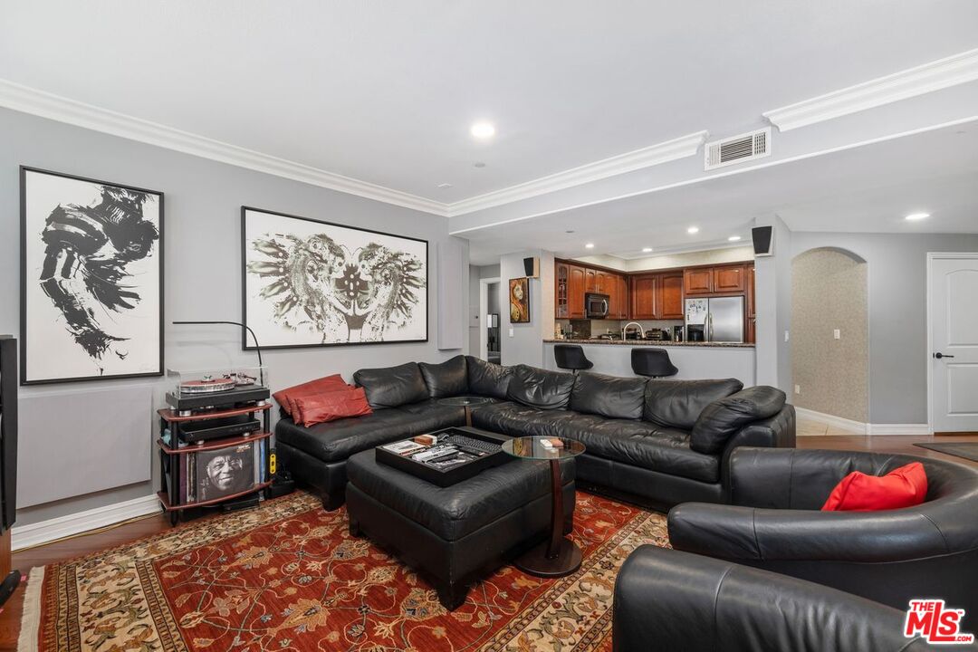 4237 Longridge Ave Unit: 304