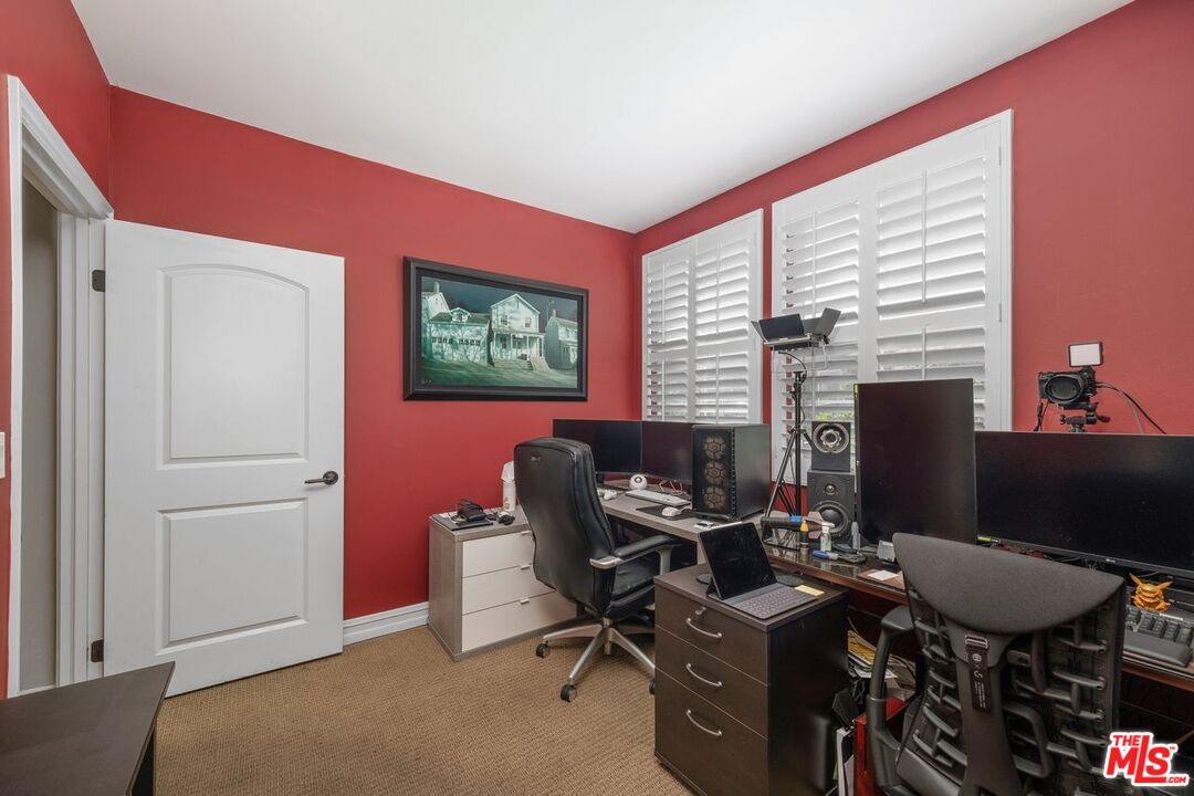 4237 Longridge Ave Unit: 304