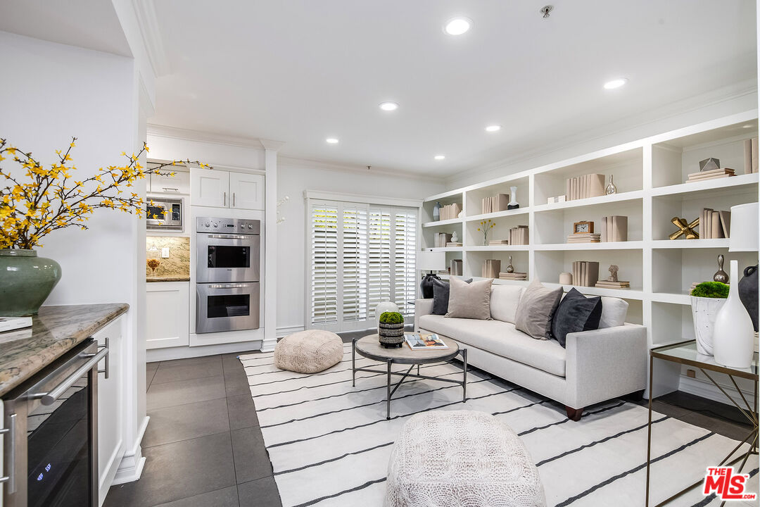 724 S Westgate Ave Unit: 102