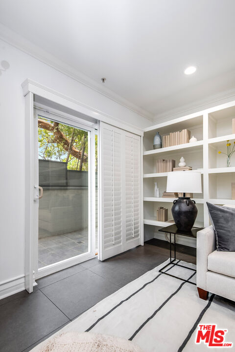 724 S Westgate Ave Unit: 102