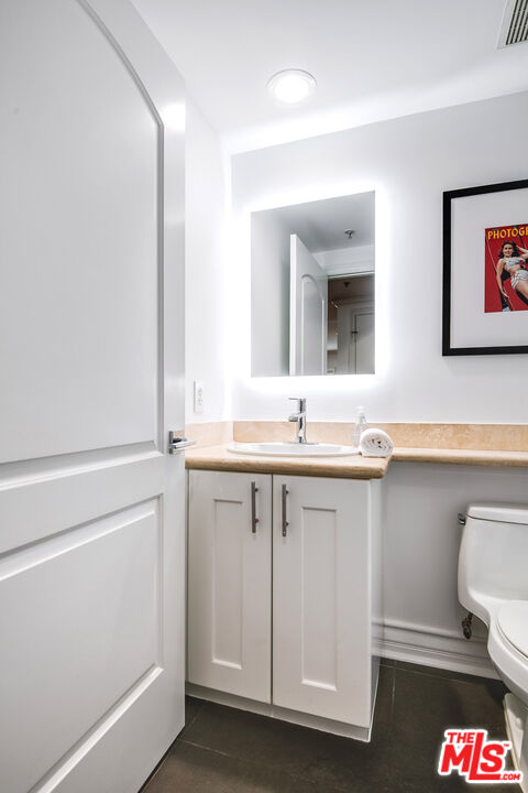 724 S Westgate Ave Unit: 102