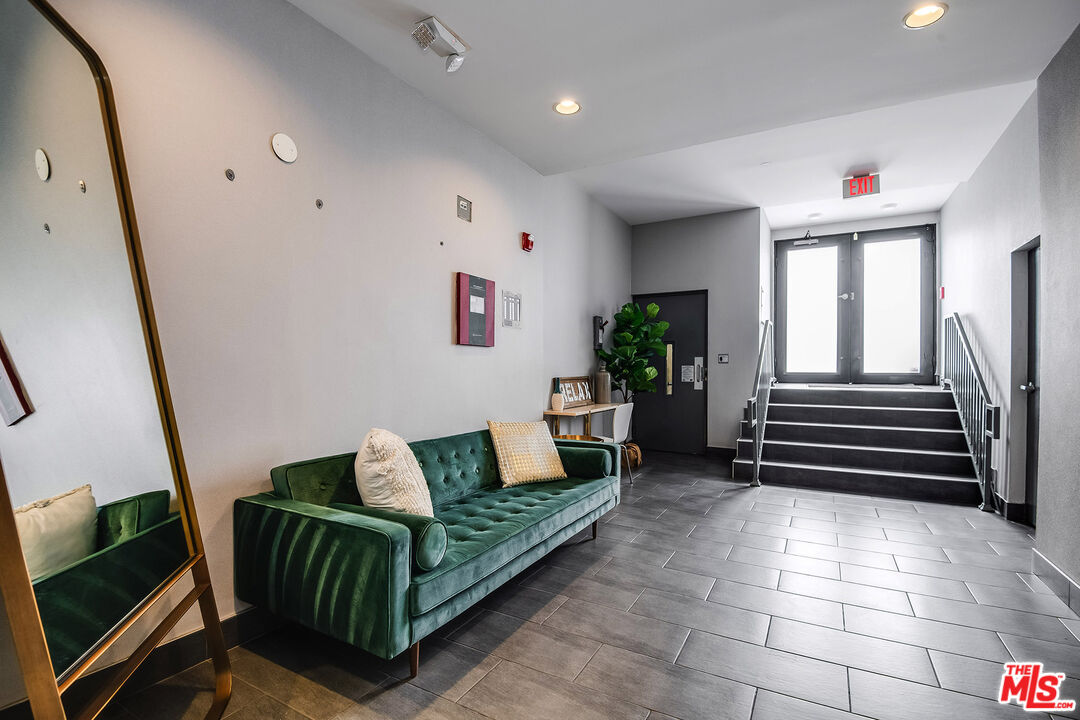 724 S Westgate Ave Unit: 102