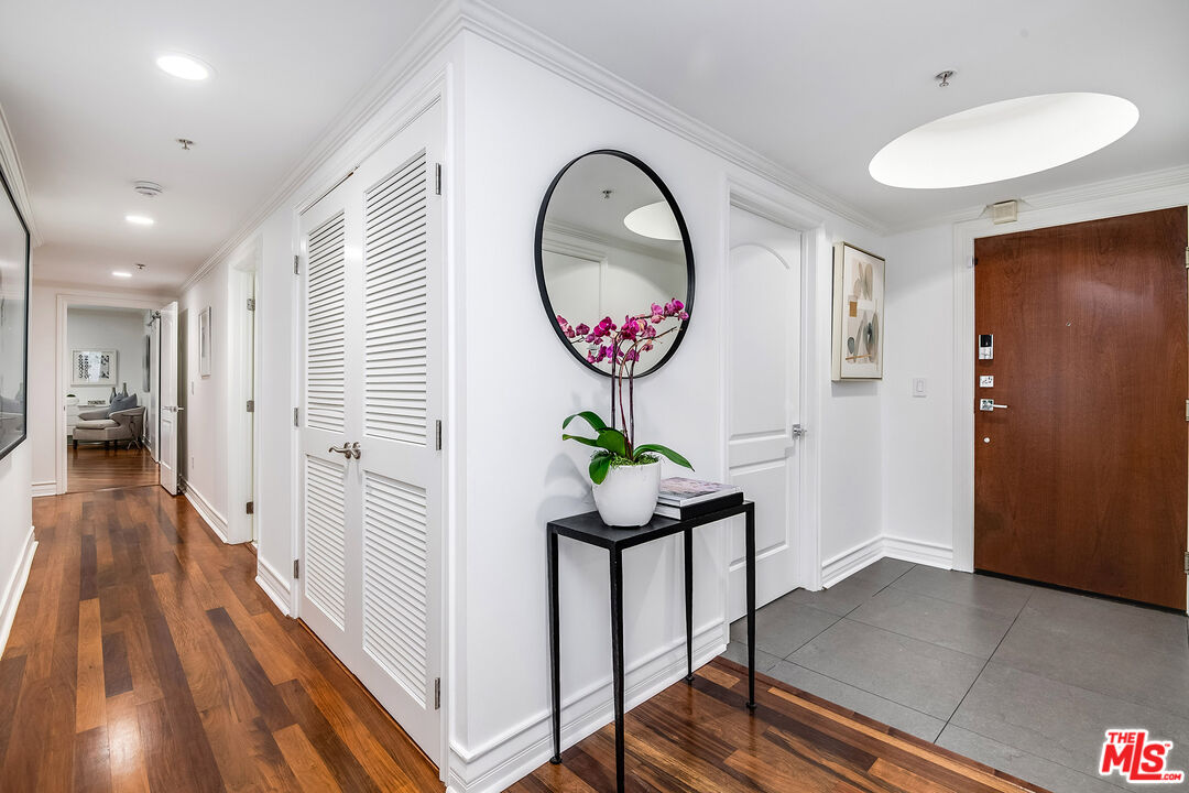 724 S Westgate Ave Unit: 102