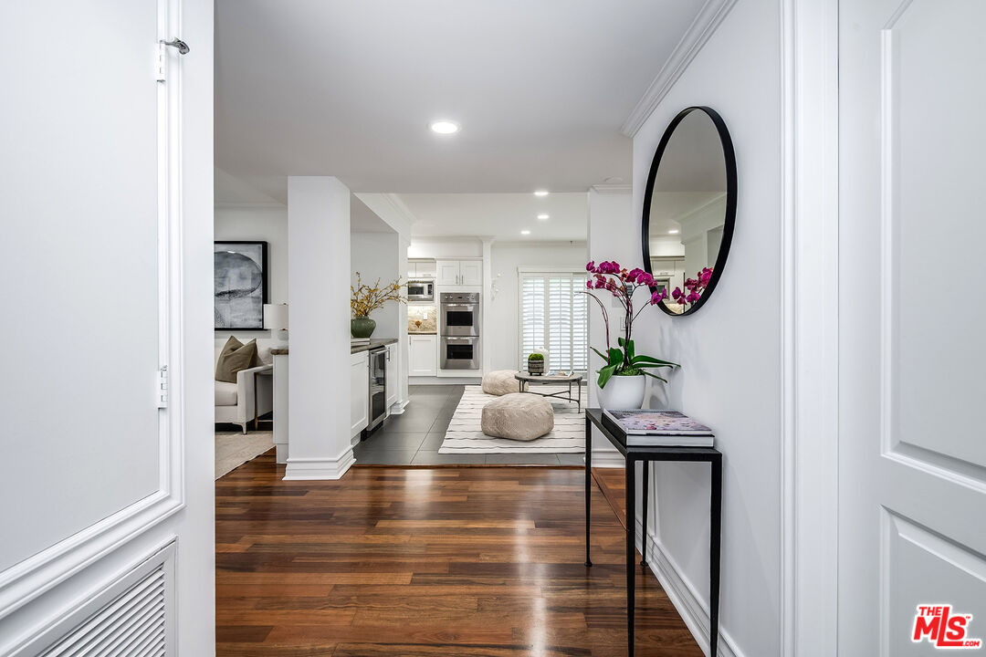 724 S Westgate Ave Unit: 102