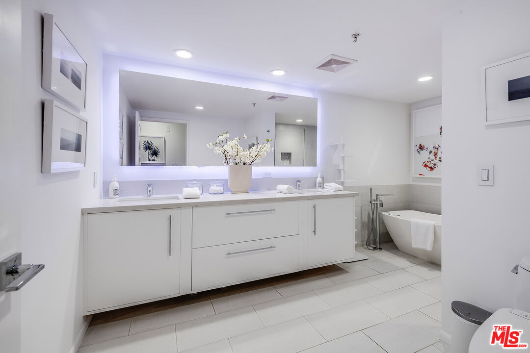 724 S Westgate Ave Unit: 102