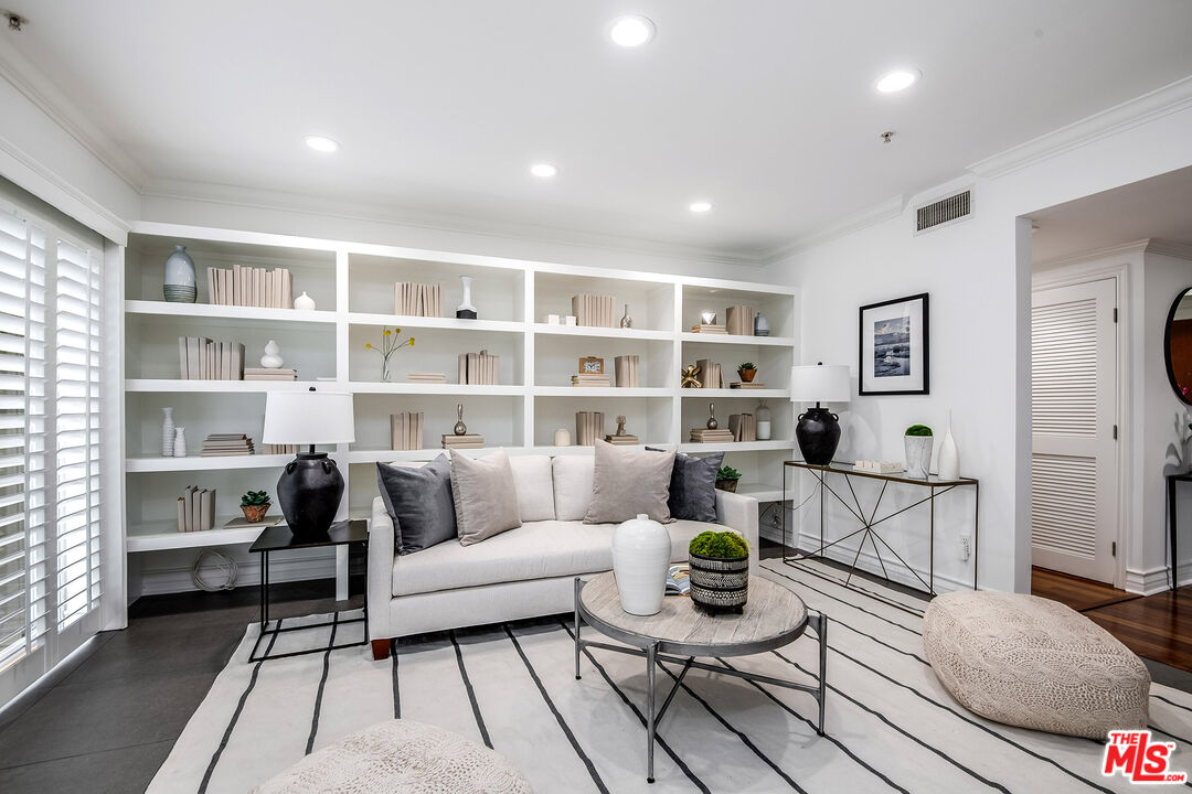 724 S Westgate Ave Unit: 102