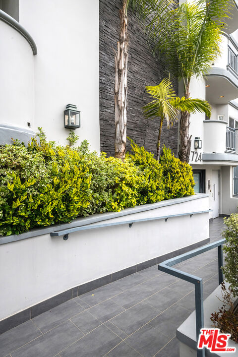 724 S Westgate Ave Unit: 102