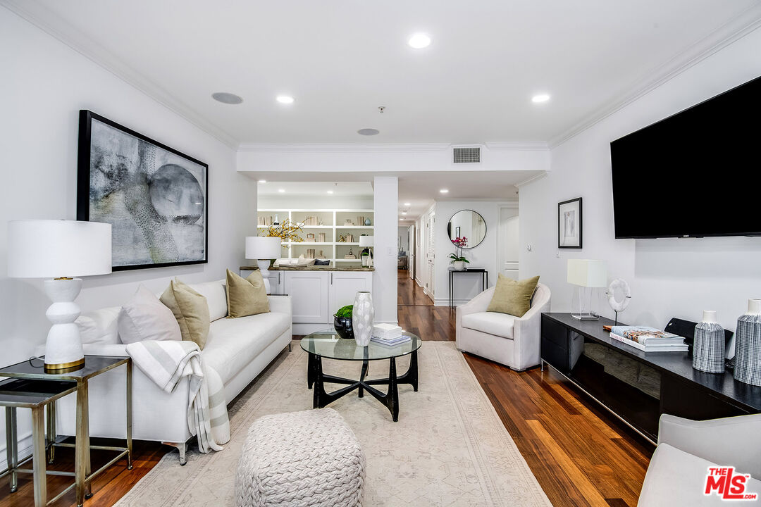 724 S Westgate Ave Unit: 102