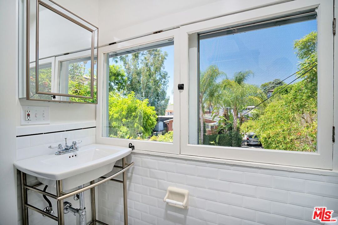 362 N Avenue 57 Unit: 1/4