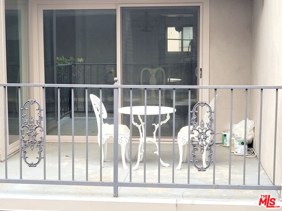 439 N Doheny Dr Unit: 304