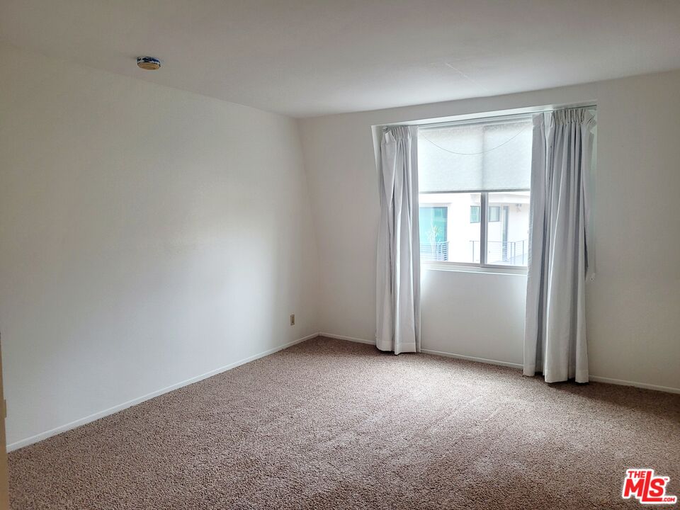 439 N Doheny Dr Unit: 304