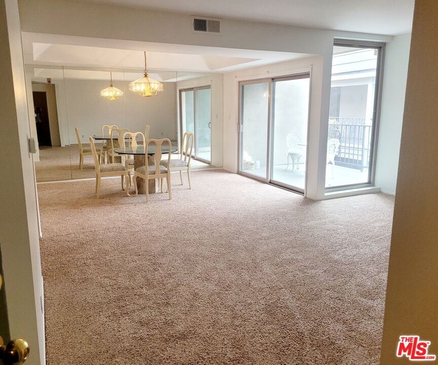 439 N Doheny Dr Unit: 304