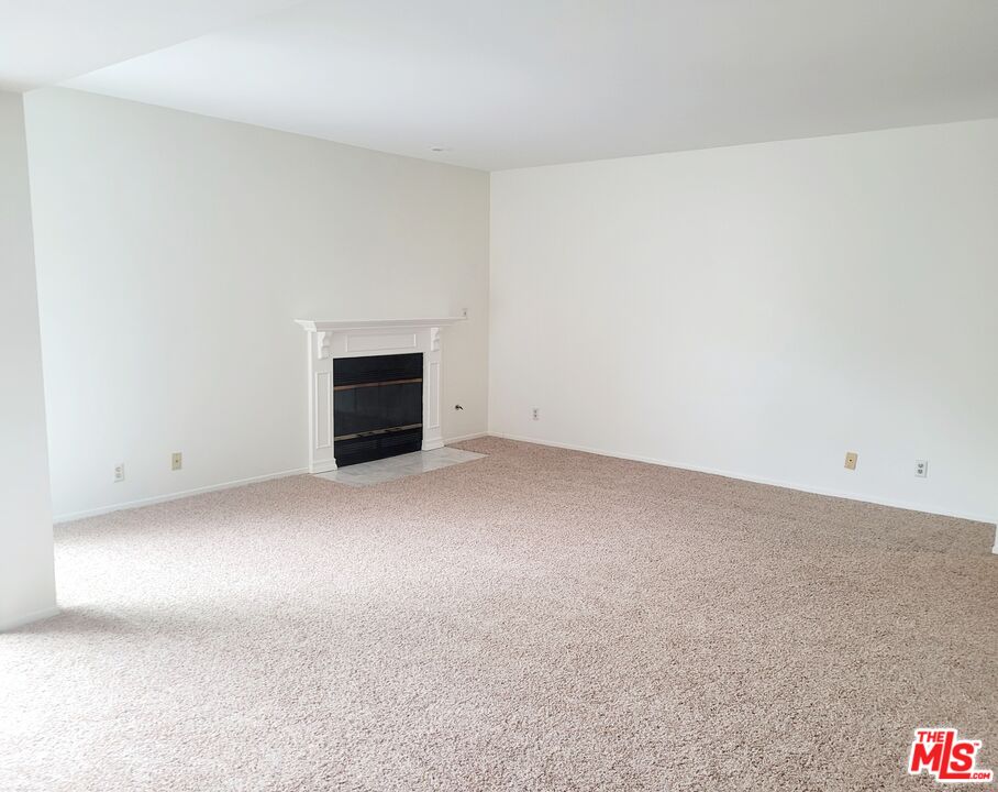 439 N Doheny Dr Unit: 304